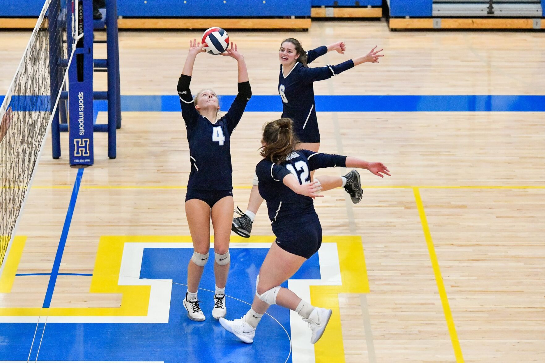 10/31/20 - Girls Volleyball - C5 quarter - Francis Howell vs St. Dominic
